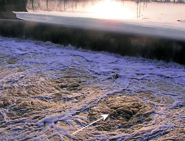 Vyvřelá voda na konci vývarové linie